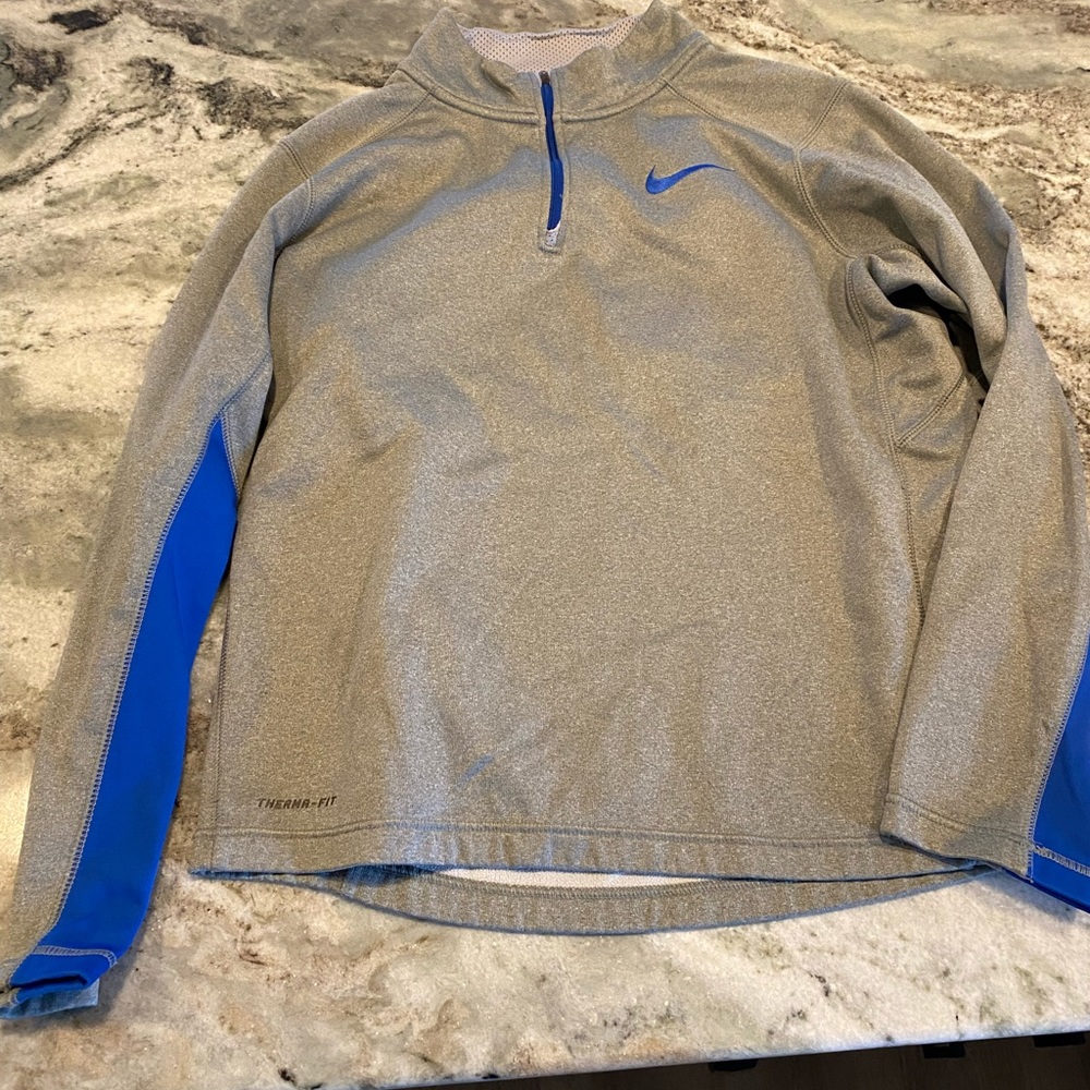 Men’s Nike top